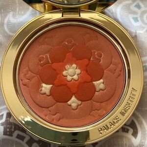 Palace Identity Blossom Blush